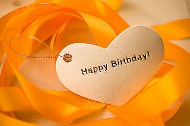 阿迪达斯在与微软合作生产Xbox 20周年主题运动鞋